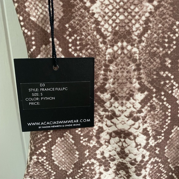 Acacia France in Python - Picture 3 of 3